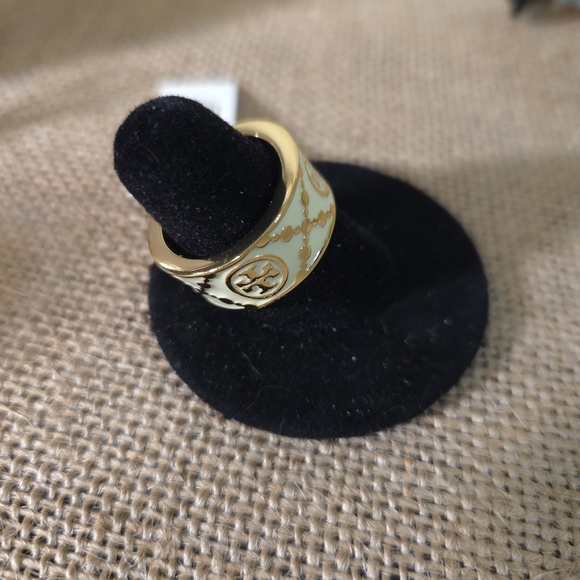 NWT Tory Burch Goldtone and Cream Logo Size 7 Ring - Picture 2 of 6